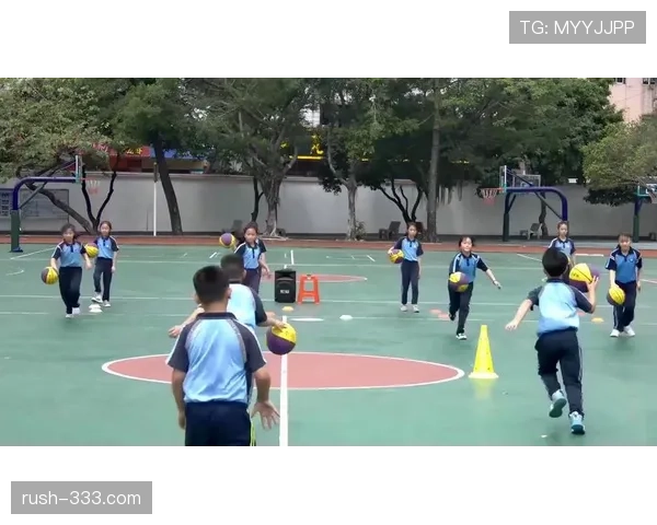 篮球运球变向规则解析：什么时候会被吹走步？